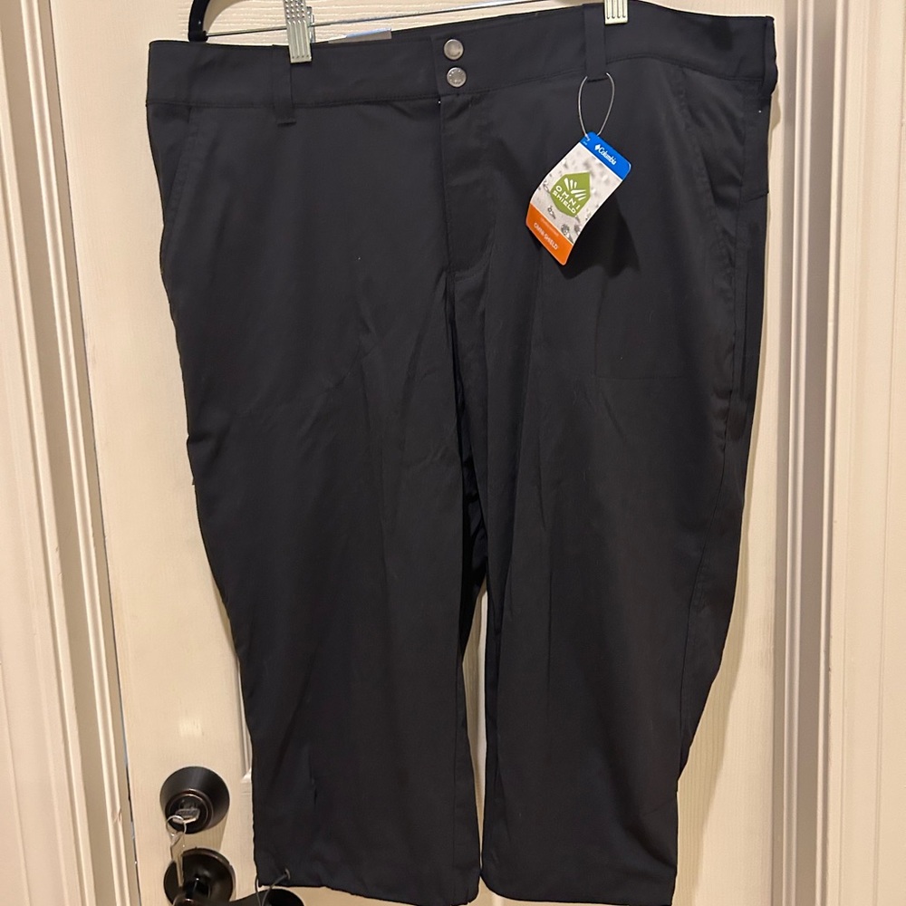 Columbia black hiking pants capris 18W NWT
